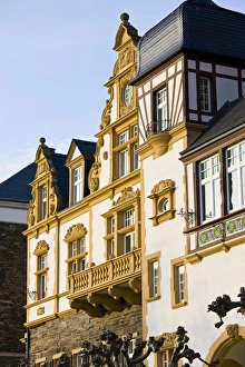 Images Dated 3rd May 2008: GERMANY, Rheinland-Pfaltz, Mosel River Valley, Bernkastel-Kues. Ornate building