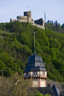 Images Dated 3rd May 2008: Germany, Rheinland-Pfaltz, Mosel River Valley, Bernkastel-Kues. Castle view