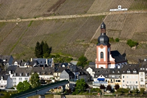 Images Dated 3rd May 2008: Germany, Rheinland-Pfaltz, Mosel River Valley, Zell am Mosel. Town view