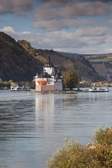 Images Dated 8th November 2014: Germany, Rheinland-Pfalz, Kaub, Pfalzgrafenstein Castle, 14th century toll-collection