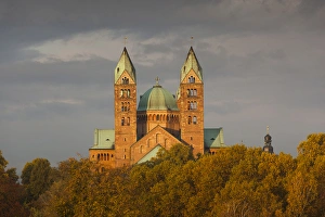 Images Dated 3rd November 2014: Germany, Rheinland-Pfalz, Speyer, Dom cathedral from Rhein River, sunrise