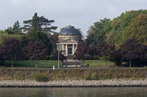 Images Dated 25th September 2009: Germany, Rhine River. Oberkassel, suburb of Bonn