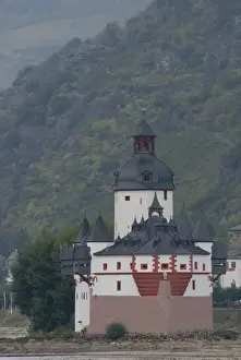 Images Dated 24th September 2009: Germany, Rhine River. View between Mainz & Koblenz near Kaub (mile marker 546)