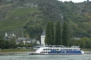 Images Dated 24th September 2009: Germany, Rhine River. View between Mainz & Koblenz near Lorchhausen (mile marker 542)