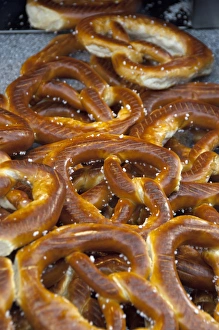 Images Dated 24th September 2009: Germany, Rhineland Palatinate, Mainz. Fresh pretzels at Cathedral Square