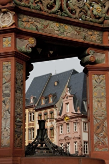 Images Dated 24th September 2009: Germany, Rhineland Palatinate, Mainz. Cathedral Square, historic fountain dating