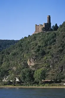 Germany, Rhineland-Palatinate, village of Wellmich near St. Goarshausen, Rhine River, Burg Maus