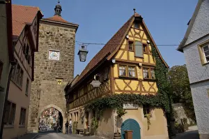 Images Dated 22nd September 2009: Germany, Rothenburg, Plonlein area (Little Square). Siebersturm (Siebers Tower) c. 1385