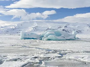 Images Dated 27th January 2020: Glacial lagoon Jokulsarlon at Breidamerkurjokullin National Park Vatnajokull during