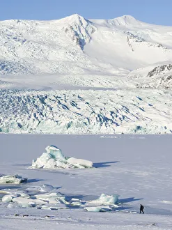 Glacier Fjallsjoekull and frozen glacial lake Fjallsarlon in Vatnajokull National Park