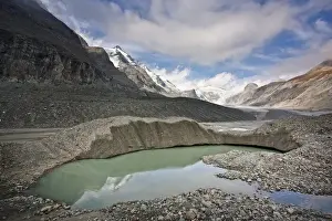 Images Dated 1st October 2009: Glacier foreland and desintegration moraine landscape of glacier Pasterze near Grossglockner