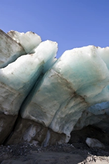 Rising Prints: Glacier snout of Schlatenkees. The ice shows layers, shearmarks and moraine debris