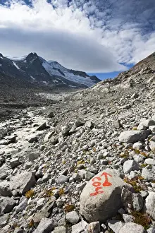 Images Dated 6th October 2009: The glacier Viltragenkees in the National Park Hohen Tauern is showing signs of rapid retreat
