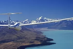 Images Dated 28th January 2006: Glider, Lake Pukaki and Aoraki / Mt Cook, Mackenzie Country, South Island, New Zealand