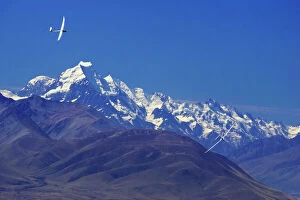 Images Dated 28th January 2006: Gliders and Aoraki / Mt Cook, Mackenzie Country, South Island, New Zealand
