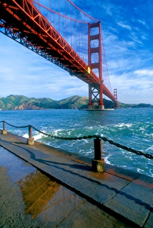 Images Dated 16th May 2012: The Golden Gate bridge and the entrance to San Francisco Bay, Califonria