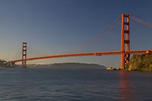 Images Dated 12th November 2005: Golden Gate Bridge and San Francisco California from Horseshoe Cove and Presidio