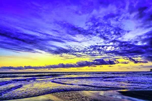 Images Dated 5th January 2023: The golden light of the setting sun reflects a gold glow on the beach at Pererenan Beach
