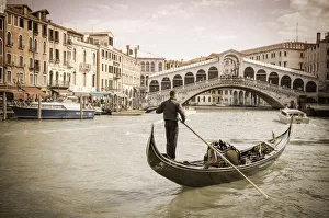 Watercraft Prints: Gondola at the Rialto Bridge on the Grand Canal, Venice, Veneto, Italy