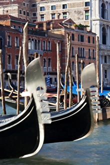 Images Dated 9th October 2010: Gondolas on Grand Canal, Venice, Italy