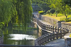 Prints of Gongchen Bridge with willow tree, eastern end of the Grand Canal, Hangzhou, Zhejiang Province, China Asia Prints: Gongchen Bridge with willow tree, eastern end of the Grand Canal, Hangzhou