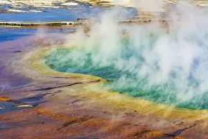 Grand Prismatic Spring, Yellowstone National Park, Wyoming, USA