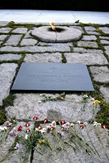 Images Dated 10th May 2007: The grave site of President John F. Kennedy and the eternal flame at Arlington National Cemetery