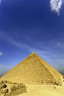 Images Dated 19th November 2005: The Great Pyramid of Giza, built for the Fourth dynasty Egyptian pharaoh, Khufu or Cheops