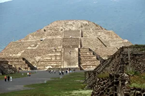 Images Dated 11th June 2004: The Great Pyramid of the Moon at Teotihuacan Aztec ruins