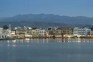 Images Dated 1st June 2006: GREECE-CRETE-Hania Province-Hania: Dusk / Evening at the Venetian Port