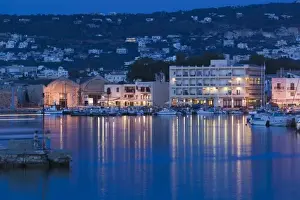 Images Dated 1st June 2006: GREECE, CRETE, Hania Province, Hania: Dusk / Evening at the Venetian Port