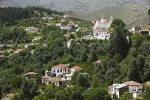 GREECE, CRETE, Hania Province, Lakki: Town View of Mountain Town
