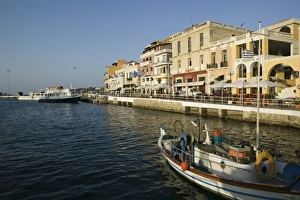 Images Dated 26th May 2006: GREECE, CRETE, Lasithi Province, Agios Nikolaos: Town Overview / Late Afternoon