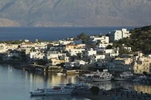 Images Dated 28th May 2006: GREECE, CRETE, Lasithi Province, Elounda: Port View / Sunset