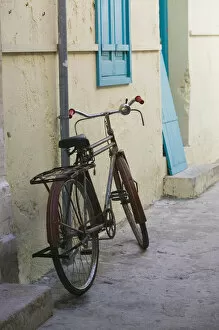 Images Dated 29th May 2006: GREECE-CRETE-Rethymno Province-Rethymno: Old Quarter- Bicycle