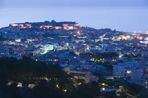 Images Dated 31st May 2006: GREECE-CRETE-Rethymno Province-Rethymno: Dusk City View with 16th century Venetian