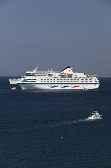 Images Dated 16th May 2006: GREECE-Dodecanese Islands-PATMOS-Skala: Cruiseships