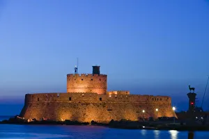 Images Dated 21st May 2006: GREECE, Dodecanese Islands, RHODES, Rhodes Town: Lighthouse of Agios Nikolaos / Mandraki