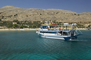 Images Dated 20th May 2006: GREECE, Dodecanese Islands, RHODES, Lindos: Lindos Harbor, Tour boat with visitors