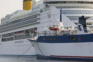 Images Dated 19th May 2006: GREECE-Dodecanese Islands-RHODES-Rhodes Town: Commercial Harbor-Docking Cruiseship