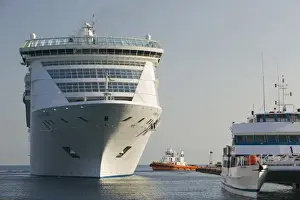 Images Dated 19th May 2006: GREECE-Dodecanese Islands-RHODES-Rhodes Town: Commercial Harbor-Docking Cruiseship