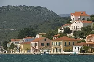 Images Dated 7th May 2006: GREECE, Ionian Islands, ITHAKI (Ithaca), Vathy: Ithakis Main Town, Overview