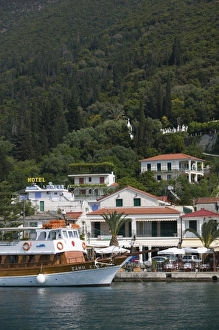 Images Dated 6th May 2006: GREECE, Ionian Islands, KEFALONIA, Sami: Sami Waterfront