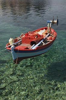 Images Dated 6th May 2006: GREECE, Ionian Islands, KEFALONIA, Assos: Fishing Boat