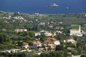 Images Dated 5th May 2006: GREECE, Ionian Islands, KEFALONIA, Lakithra: SW Coastal Town View