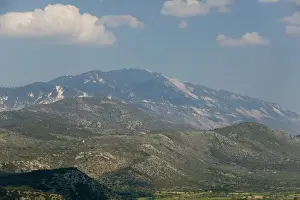 Images Dated 5th May 2006: GREECE-Ionian Islands-KEFALONIA-Argostoli: View of Mt. Enos (el. 1627 meters)