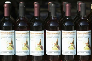 Images Dated 4th May 2006: GREECE, Ionian Islands, ZAKYNTHOS, ANAFONITRIA: Zakynthos Wine