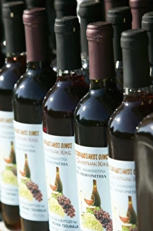 Images Dated 4th May 2006: GREECE, Ionian Islands, ZAKYNTHOS, ANAFONITRIA: Zakynthos Wine