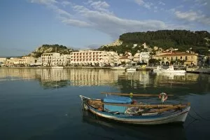Images Dated 4th May 2006: GREECE, Ionian Islands, ZAKYNTHOS: Morning View of Waterfront