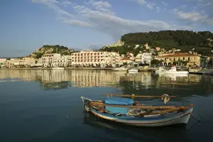 Images Dated 4th May 2006: GREECE, Ionian Islands, ZAKYNTHOS: Morning View of Waterfront